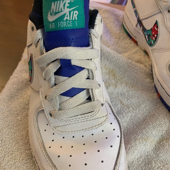 Kids Nike Air Force 1 size 5Y shoes. White with multi-color like new. - Picture 1 of 6